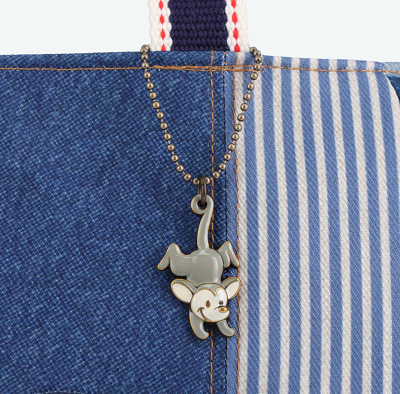 2025年6月発売のショルダーバッグにあしらわれたオポッサム