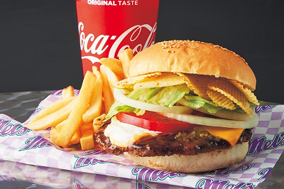 ペッパーテリヤキ＆サワークリームバーガーセット（ユニバハロウィンフード2023）