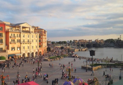 「ピアッツァ」とはイタリア語で「広場」という意味です