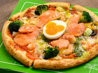 シーフードピッツァ（エッグ＆サーモントラウト）