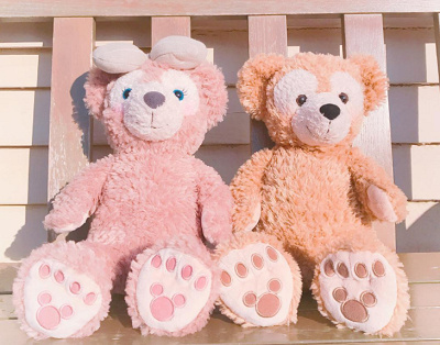 ディズニー サプライズプレゼント 春ディズニー」学生証提示でもらえるシールでサプライズ