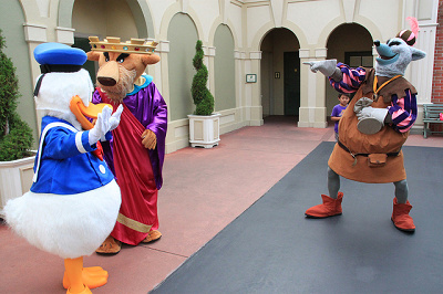 シェリフ】ロビンフッドに登場するオオカミ！ディズニーランドで会おう！