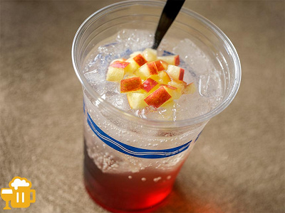 スパークリングカクテル(アップルリキュール&カシス)