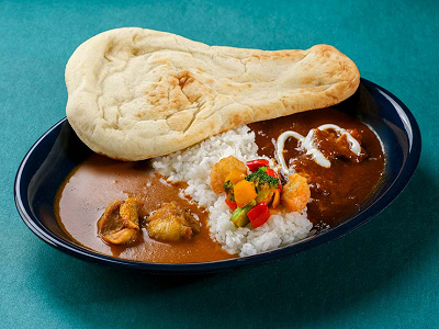 スペシャルコンビカリーライス、ナン添え（中辛ビーフ＆甘口チキン）