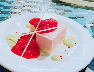 ストロベリーとホワイトチョコレートのムースケーキ