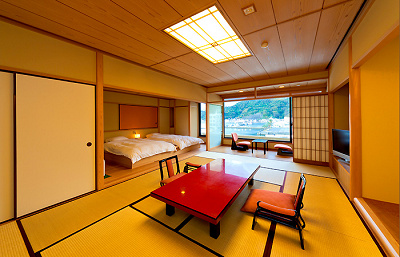 非常に豪勢な旅館「伊豆三津浜 松濤館」