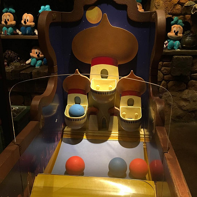 真ん中から斜めに投げるのがコツ!