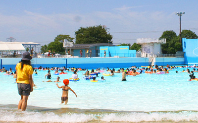 波のでるウェイブプール