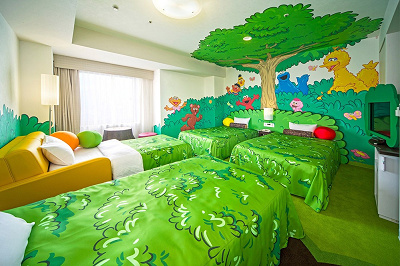 「ホテル開業20周年記念　ユニバーサル・セサミストリート・デザイン・フロア＆ルームへようこそ！」