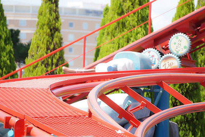 ジュースのフタのようなものが3つ集まると…?