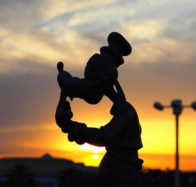 パークでグーフィーに会える場所はどこ?