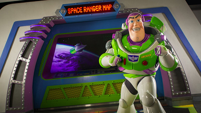 バズ・ライトイヤーの名前は、誰に由来する？