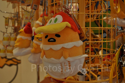「ウッディ・ウッドペッカー×ぐでたま」のぬいぐるみキーチェーン