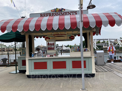 フードマーケットのフードカート／USJ