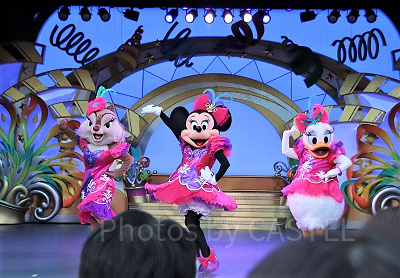 一瞬でコスチュームを早着替え！！！