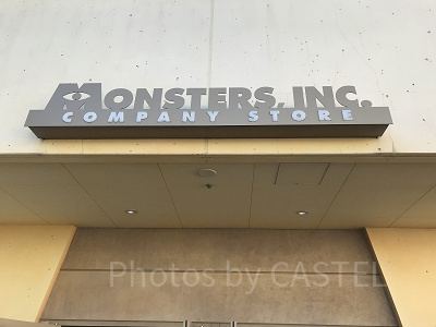モンスターズ・インク・カンパニーストア正面看板