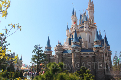 ディズニーランドでジェットコースターデビューするなら？