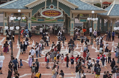 再開後のディズニーランドエントランス