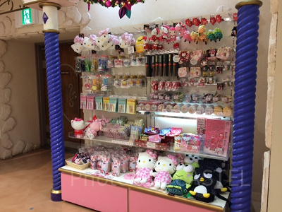 エントランスショップのHello Kitty Japanコーナー