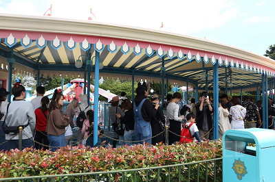 ディズニーランド5月混雑状況レポート：「空飛ぶダンボ」待ち列(12:00頃)