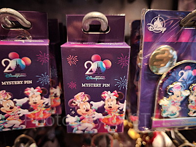 香港ディズニー20周年「ミッキー&フレンズ・グランドセレブレーショングッズ」:ミステリーピンバッジ