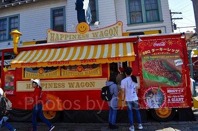 超BIGサイズのターキーレッグが当たるルーレットを開催しているフードカート