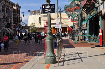 ゾンビーツの舞台前に設置されている足形マーク