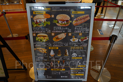 ボリューム満点のハンバーガー