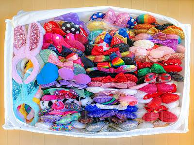 大量のディズニーカチューシャ