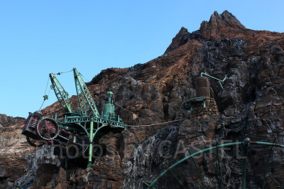 多くのエリアと隣接し、人気アトラクションもあるミステリアスアイランド