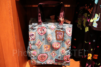 見る角度でミッキーとミニーの絵が変わっちゃう不思議なトートバッグ