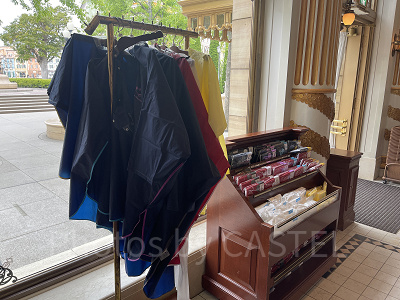 レインコートは両手がふさがらず便利！