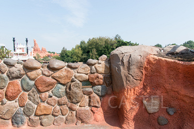 子連れでも嬉しい小窓付きの石垣