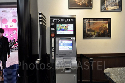 ダークルーム内のイオン銀行ATM