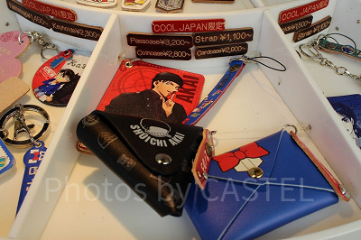 赤井パスケース（左上）、コナンストラップ（右上）、赤井コインケース（左下）、コナンカードケース（右下）／レザートリーティ