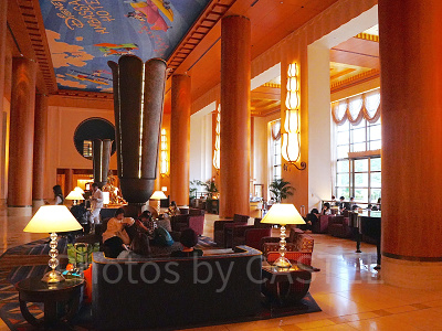 アンバサダーホテルのロビー