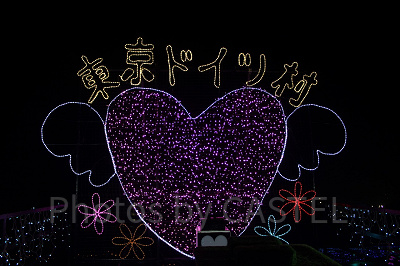 カップルで同時にレバーを引くと仕掛けが発動するオブジェ