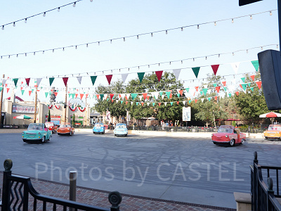 カリフォルニアアナハイムディズニーのアトラクション：ルイジのローリッキン・ロードスター