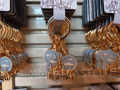 アナハイムディズニーのキーチェーン：ディズニーランドキャッスル型キーチェーン