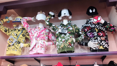 パーク内で販売しているアパレルクッズ