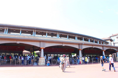 ディズニーシーのエントランス周辺