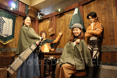 進撃の巨人 調査兵団の食堂フォトスポットのハンジ&リヴァイのクロノイド