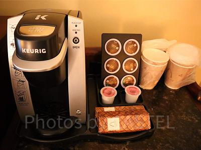 アウラニ・ディズニー・リゾートの客室のコーヒーメーカー