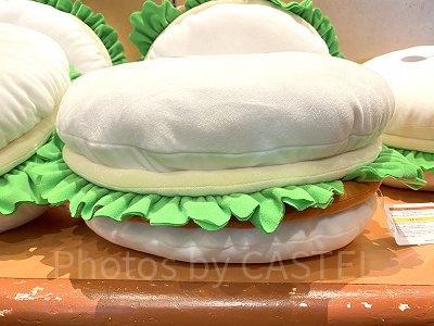 ベイマックスバーガーのクッション（横から見たところ）