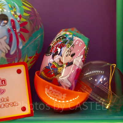 ビーチボール風キーチェーン（ミニーマウス）