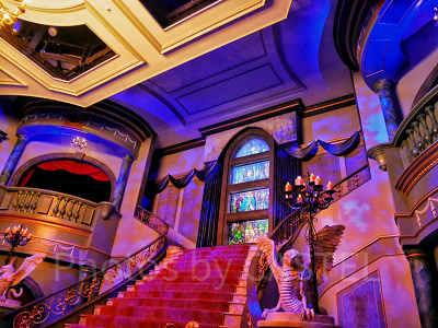 美女と野獣の城の内部の広間