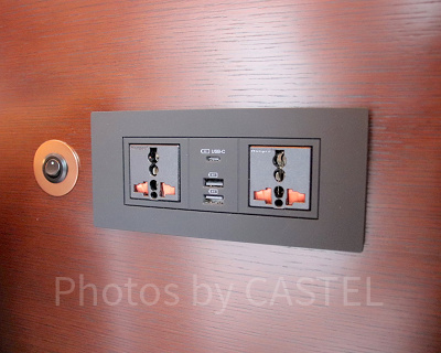 枕元のコンセント