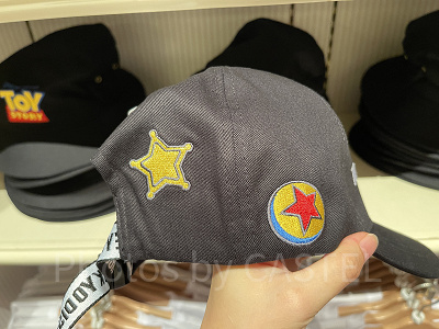 キャップ後ろ（トイストーリーべスティーズグッズ）