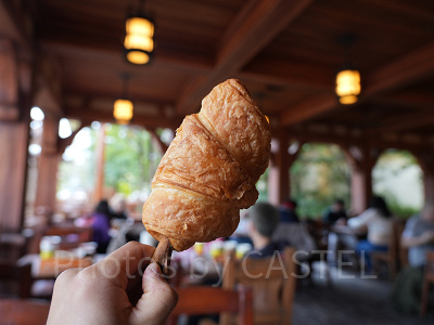 ビッグバイト・クロワッサン：セット 1,140円 / 単品 750円)