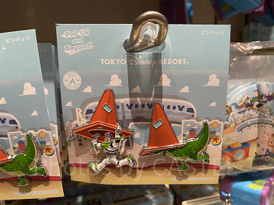 バズ・ライトイヤーとレックスピンバッジ(2個セット)